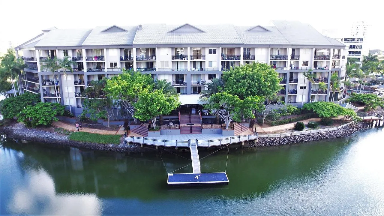 Paradise Island Resort Gold Coast 3*,