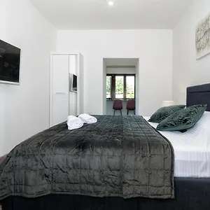 https://arena-delight-studio-apartments.in-istria.net