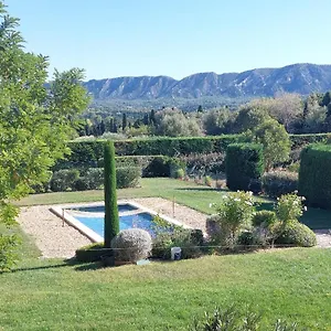 https://chez-stephanie-et-marcel.fr-provencehotel.com